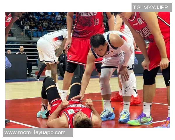 郭艾伦遭遇前交叉韧带断裂伤病接连困扰影响职业生涯